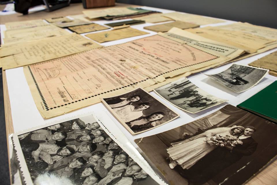 Domowe archiwum świadka historii przekazane do digitalizacji i udostępnienia w Mediatece CLZ